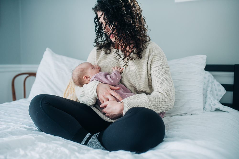 Breastfeeding mother with baby - how long is breastmilk good for